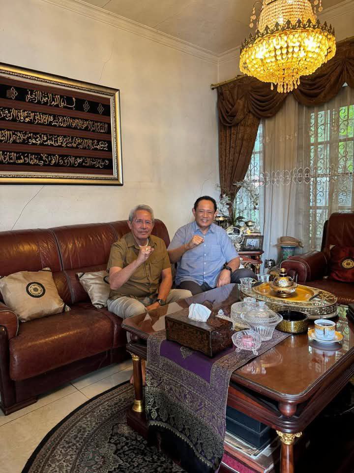 Gubernnur terpilih Gusnar ismail bersama mantan Pj Gubernur Gorontalo pertama Tursnadi Alwi.(F:FB)