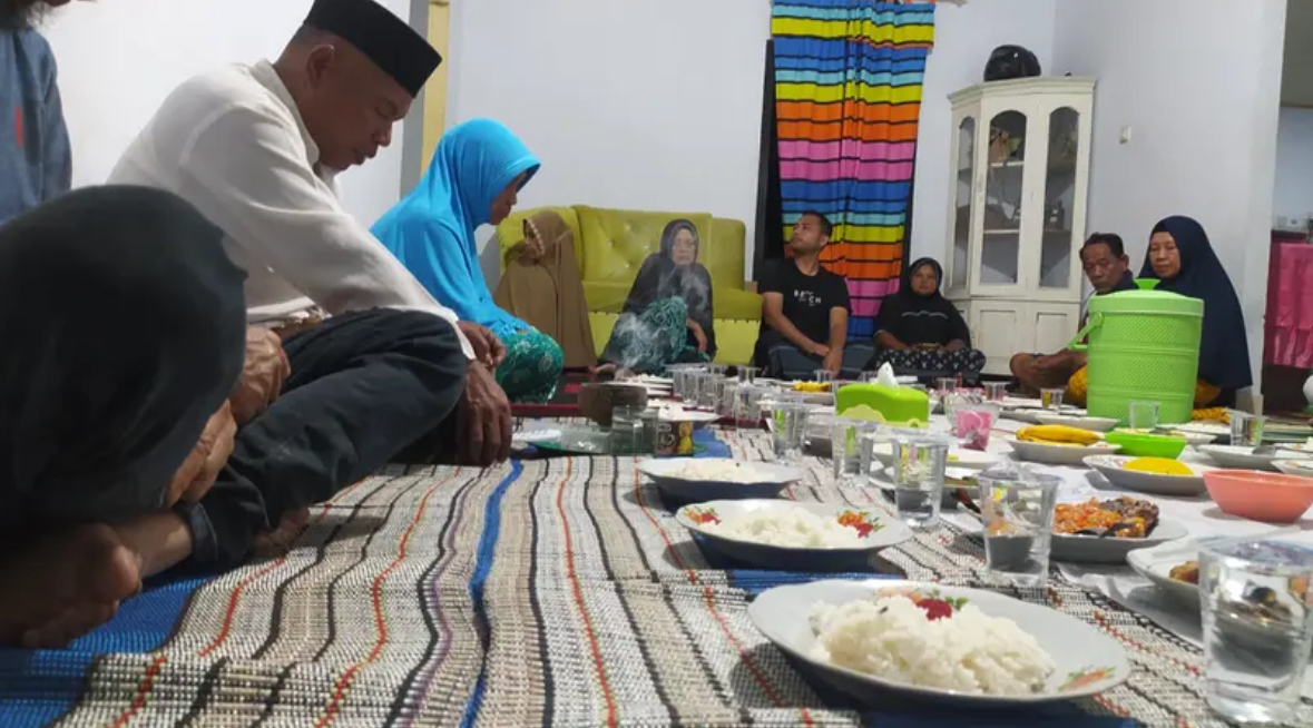 Tradisi doa arwah atau &ldquo;Aruwa&rdquo; tetap menjadi bagian penting dari budaya masyarakat Gorontalo saat menyambut bulan suci Ramadan (Arfandi Ibrahim/Liputan6.com)