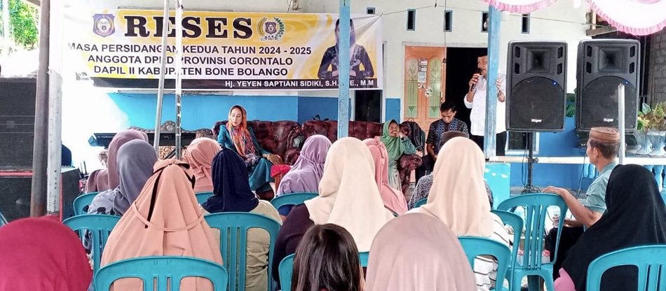 Aleg Deprov Yeyen Sidiki saat melaksanakan reses di Desa Tolomato, Kecamatan Suwawa, Kabupaten Bone Bolango. (F:humas)