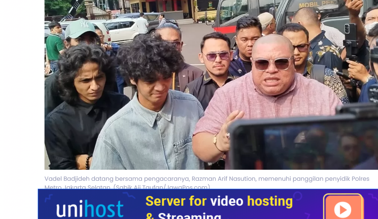 Vadel Badjideh memenuhi panggilan penyidik Polres Metro Jakarta Selatan. (Sabik Aji Taufan/JawaPos.com)