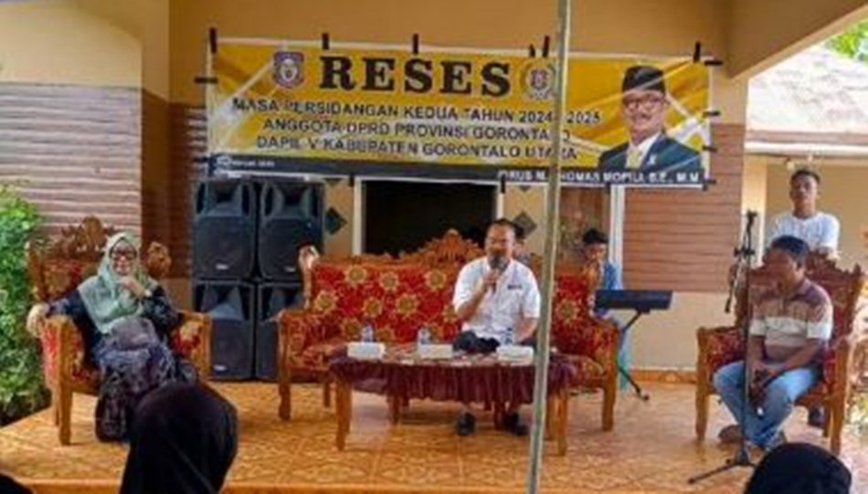 Ketua DPRD Thomas Mopili saat reses di Dapil V Gorontalo Utara (F:Humas)
