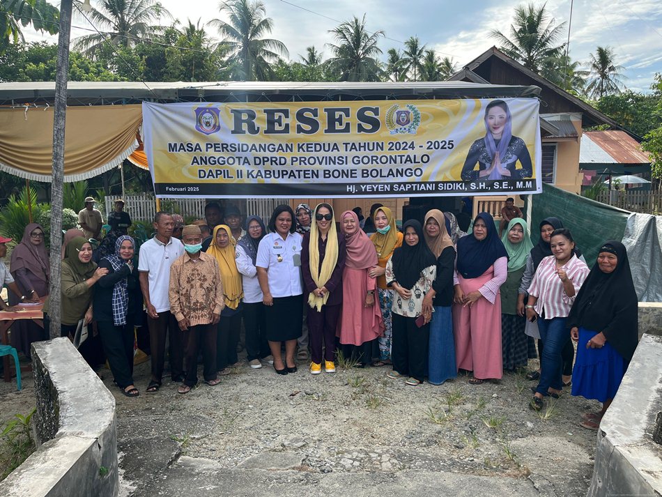 Foto bersama usai dilaksanakan sosialisasi dalam reses DPRD Pprovinsi Gorontalo.(F:humas)