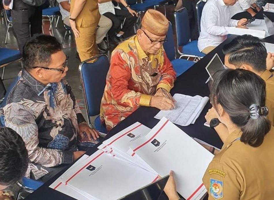 Bupati dan Wakil Bupati terpilih Ismet Mile-Risman Tolinghu saat berada di Kemendagri (F:ist)