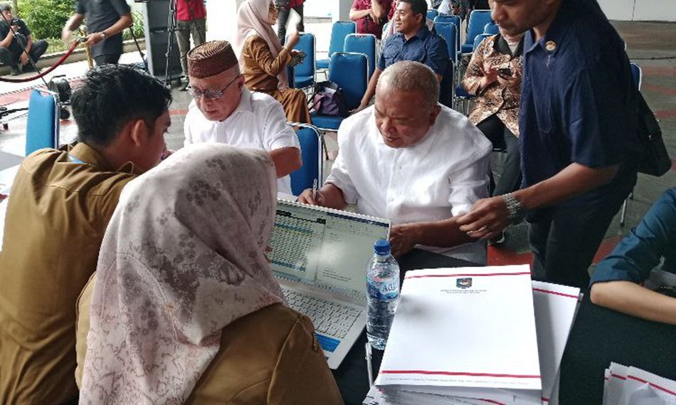 pasangan calon bupati -wakil bupati terpilih Sofyan Puhi dan Tonny Junus saat resgistrasi ke Kemendagri.(F:ist)