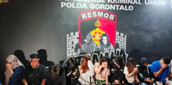 tujuh pasangan muda mudi yang bukan suami istri yang diamankan  berada dalam satu kamar penginapan di Kota Gorontalo.(F:hms-Pol)