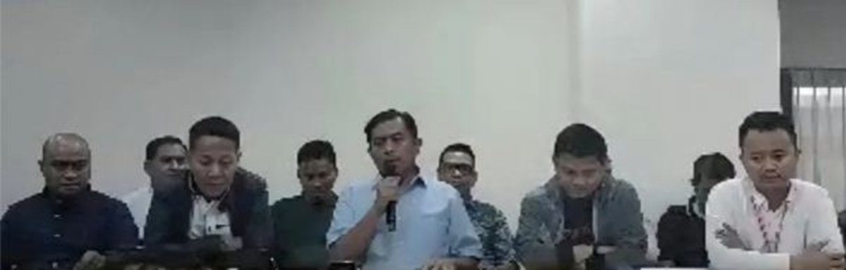 Pasangan Romantis saaat menggelar konferensipers (F;Ist)