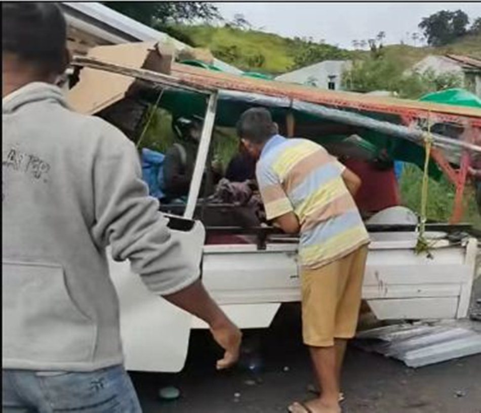 Kecelakaan Mengerikan Libatkan Mobil Pick Up dan Truck di Bolmong (F:ist)