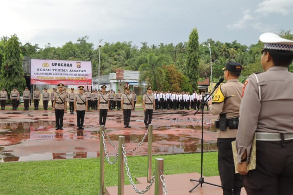 Polres Bone Bolango menggelar upacara serah terima jabatan (Sertijab) sejumlah pejabat utama.(F::Hms-Pol)