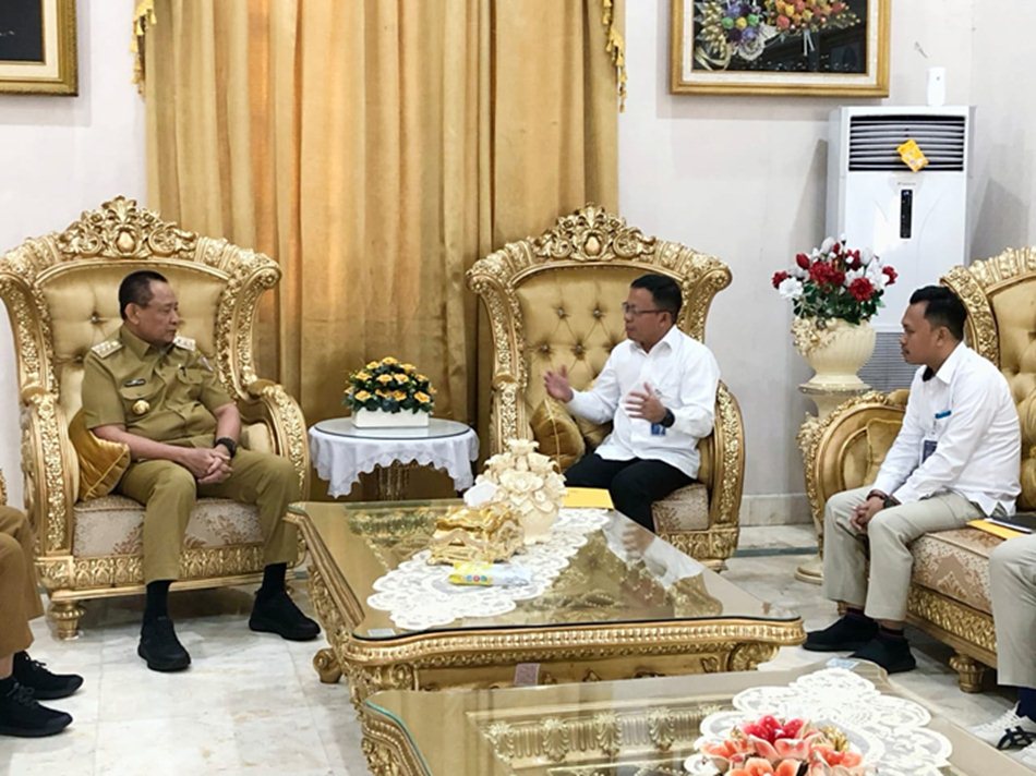 Pertemuan Gubernur Gorontalo Gusnar Ismail dengan pimpjnan Bulog Gosulut (F:Diskominfotik)