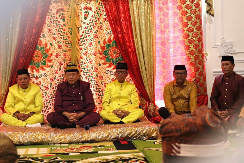prosesi AdatMopotilolo Gubernur dan wakil gubernur gorontalo di Kabupaten Bone Bolango.(F:AKP)