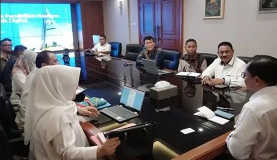 Bupati Boalemo Rum Pagau saat berada di Kkementrian Pendidikan RI (F:ist)