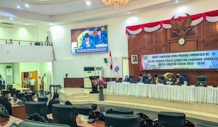 rapat paripurna DPRD provinsi Gorontalo yang sepi dengan absennya sebagian anggota dan Pimpinan Dewan.(FList)