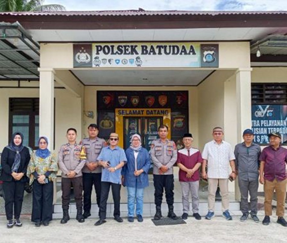 jajaran Komisi I DPRD Provinsi Gorontalo saat berada di Polsek Batudaa (F:hms)