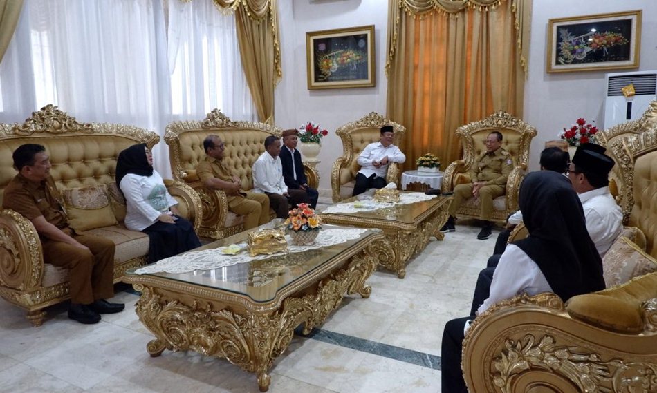 pertemuan antara Rektor IAIN Sultan Amai, Zulkarnain Suleman, dan Gubernur Gorontalo, Gusnar Ismail. (F:humas)