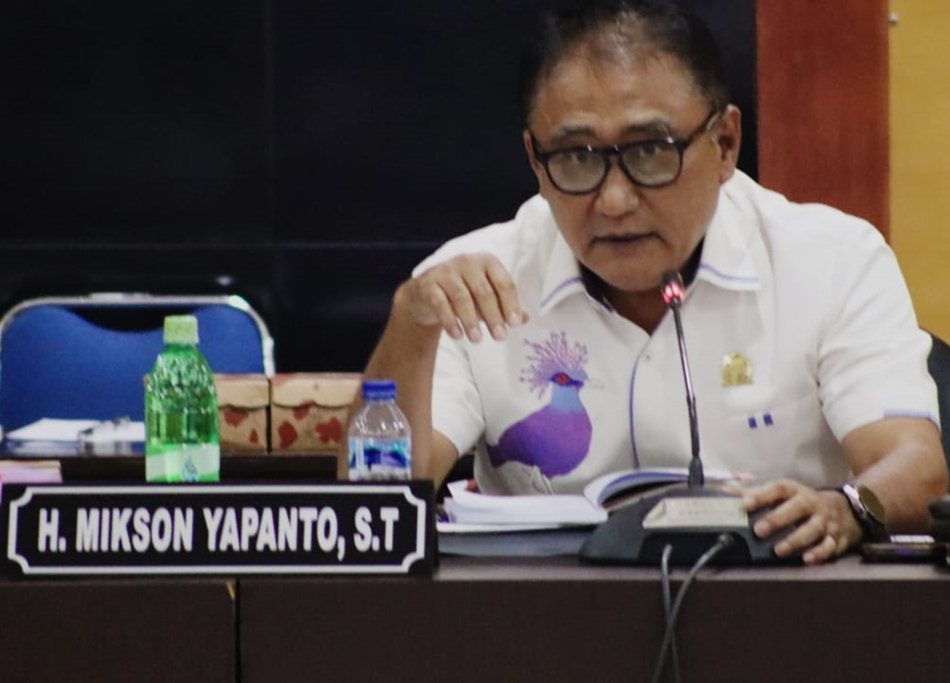Ketua Komisi II Deprov Gorontalo Mikson Yapanto.(F:humas)