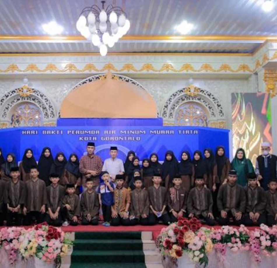 Momen berbagi dengan anak yatim menjadi simbol kepedulian sosial serta semangat Perumda Muara Tirta.(F:Hms)