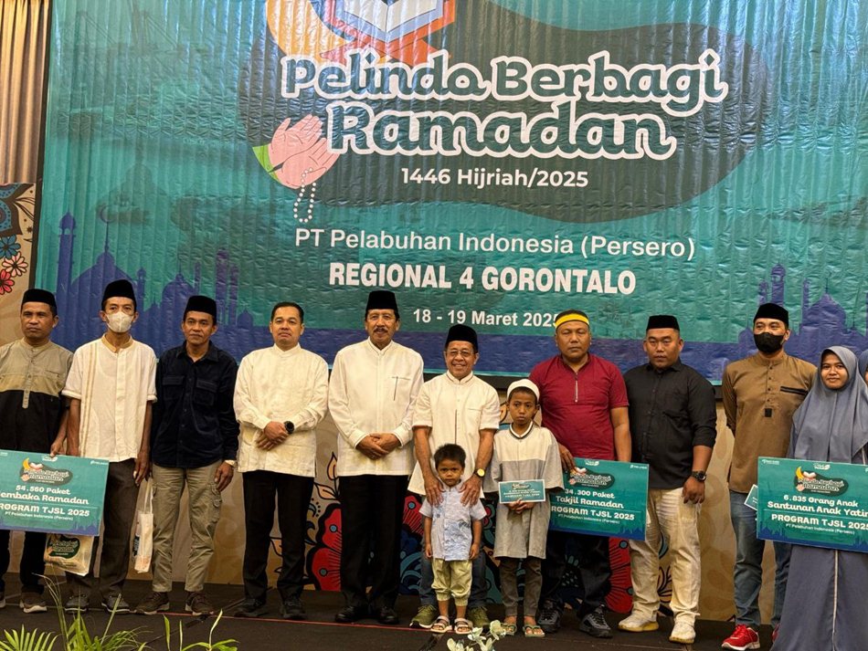 kunjungan kerja dan aksi sosial ini, Pelindo sebagai bagian dari Badan Usaha Milik Negara (BUMN) yang menjadi penggerak sektor logistik nasional di bulan Ramadan (F:humas)