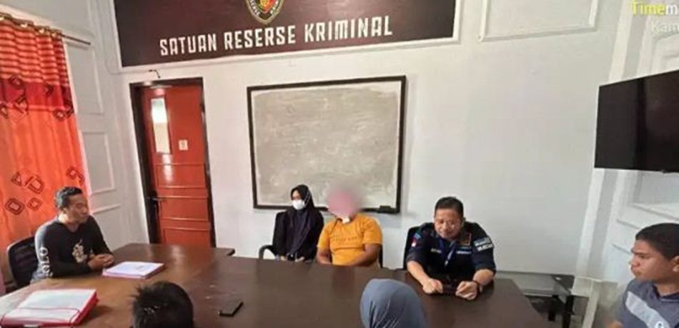 ASN Setda DPRD Pohuwato saat diciduk Polisi dari Polres Pohuwato.(F:ist)
