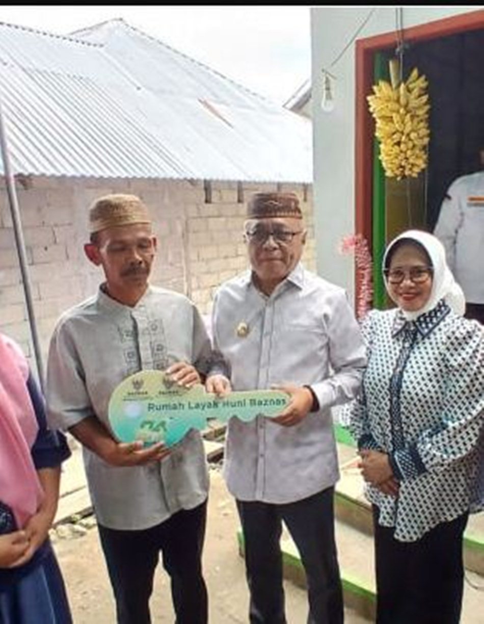 Bupati Sofyan Puhi saat peresmian rumah layak huni Baznas. (FLhumas)