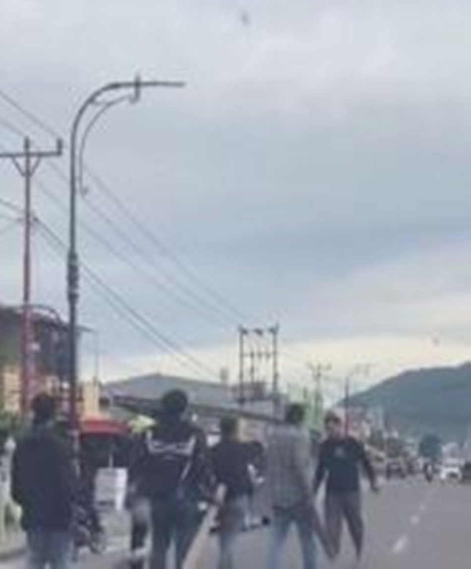 Insiden nasabah dikeroyok debt collector di Gorontalo (F:Tangkapan layar video)