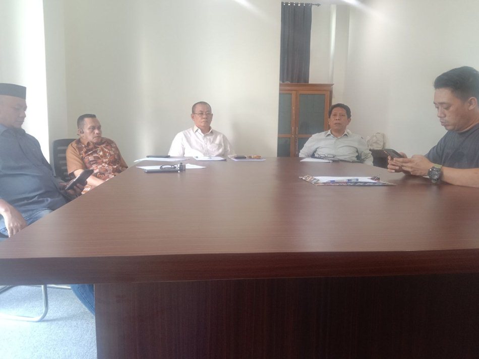 BK DPRD bProvinsi Gorontalo saat menggelar konferensi pers terakit kasus gratifikasi oknum  Aleg.(F:Ist)