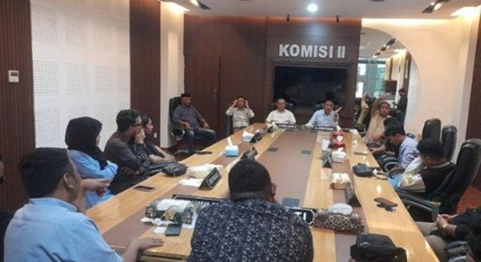 Komisi II DPRD Provinsi Gorontalo bersama Badan Kehormatan saat menerima perwakilan APPG (F:humas).