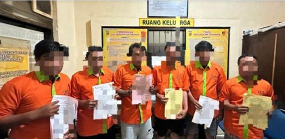 Keennam pelaku debt colektor saat ditahan  di Polresta Gorontalo Kota.(F;hms-Pol)