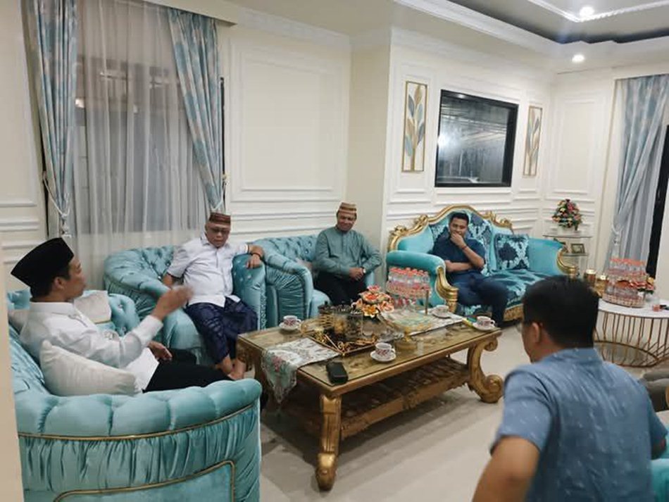 pertemuan strategis dengan Bupati Gorontalo, Sofyan Puhi, serta mantan calon bupati Pilkada 2024, Roni Sampir. (F:ist)