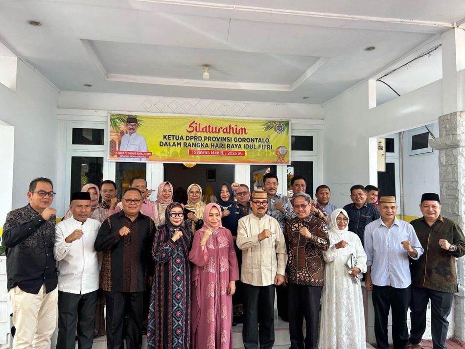 ketua DPDR Pprovinsi Gorontalo Thomas Mopili saat open house di rumah dinas (F:Hms-Engki)