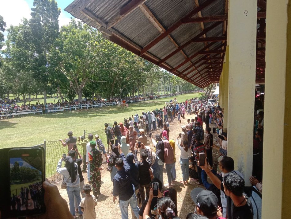 kontes ternak sapi juga turut digelar bersamaan dengan pameran produk UMKM di area parkiran pacuan kuda Yosonegoro.(F:GP)
