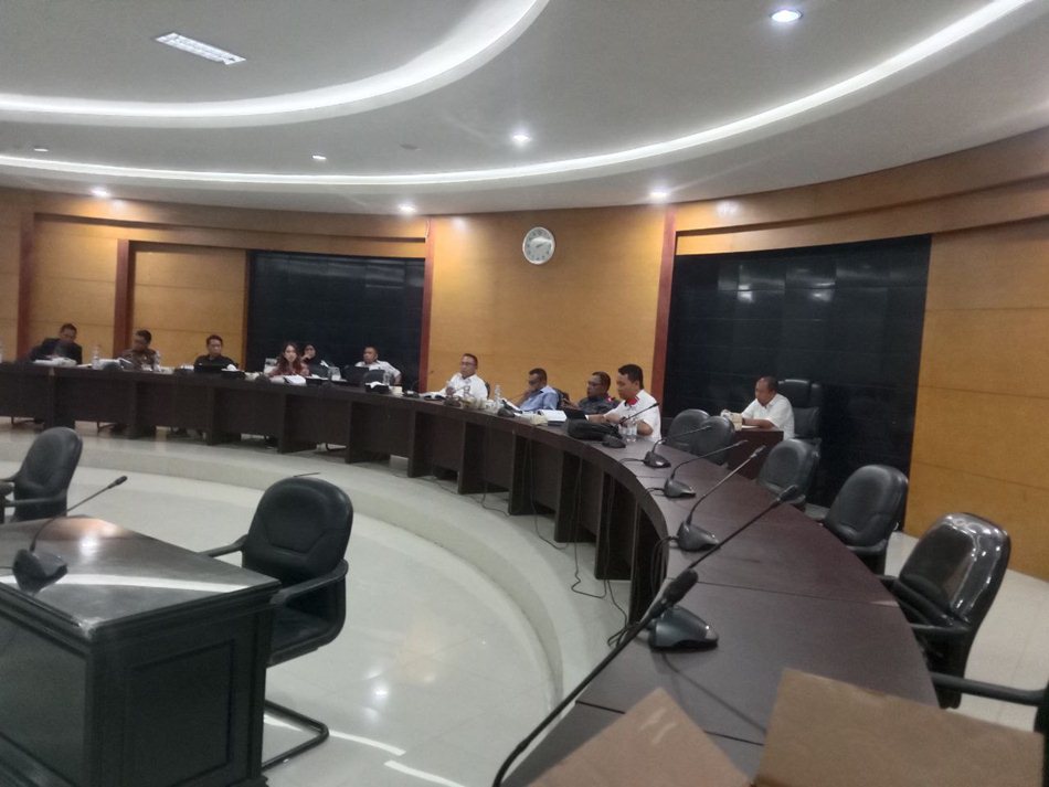 Pembahasan lanjutan Pansus LKPJ Gubernur dengan Dinas Kominfotik Provinsi Gorontalo.(F:Ist)