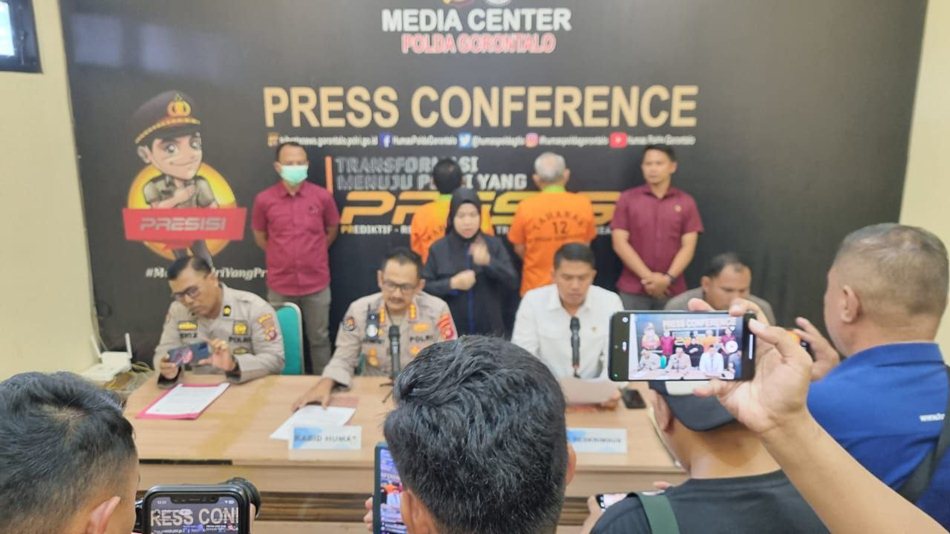 Konferensi Pers terkait penanganan dugaan Tindak   Pidana Korupsi dalam Proyek Peningkatan Jalan Nani Wartabone pada Dinas PUPR Kota Gorontalo.(F:hms-Pol)