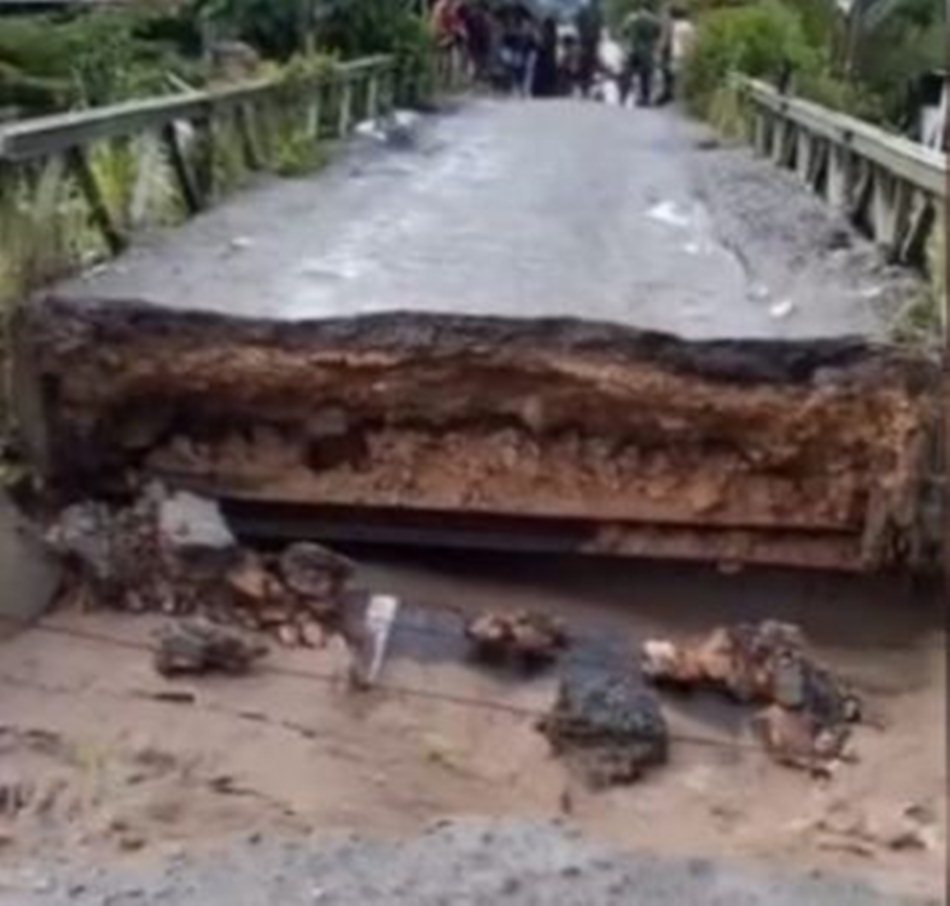 kondisi jembatan ambruk di wonosari Boalemo yang terjang banjir (F>Ist)