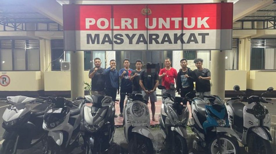 Pelaku  dan barang bukti saat diamankan Team rajawali Polresta Gorontalo Kota (F:hms-Pol)