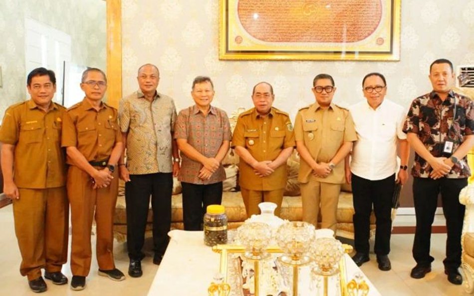 Wali Kota  Gorontalo, Adhan Dambea, menerima kunjungan jajaran   Direksi Bank SulutGo (BSG) di  Rumah Dinas Wali Kota .(F:Ist)