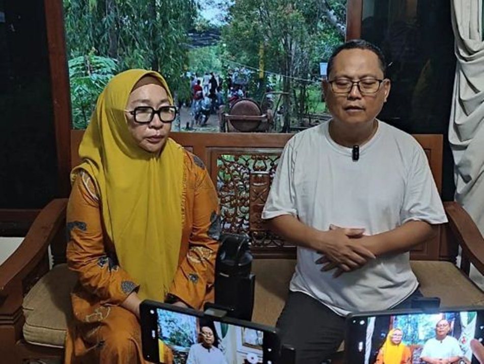 Paslon Thariq-Nurjanah dalam konferensi pers di posko pemenangan.(F:Hms)