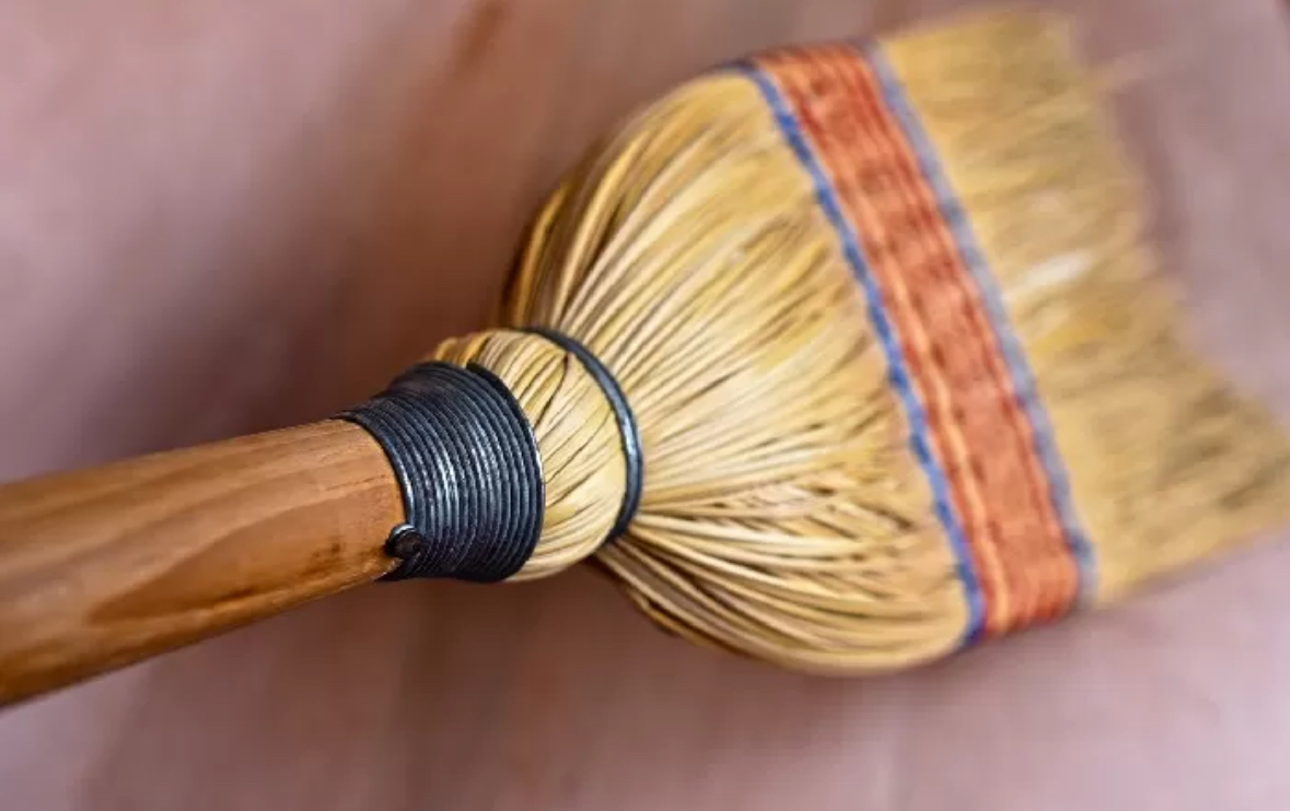 Ilustrasi sapu Lidi. (Foto: Pixabay)