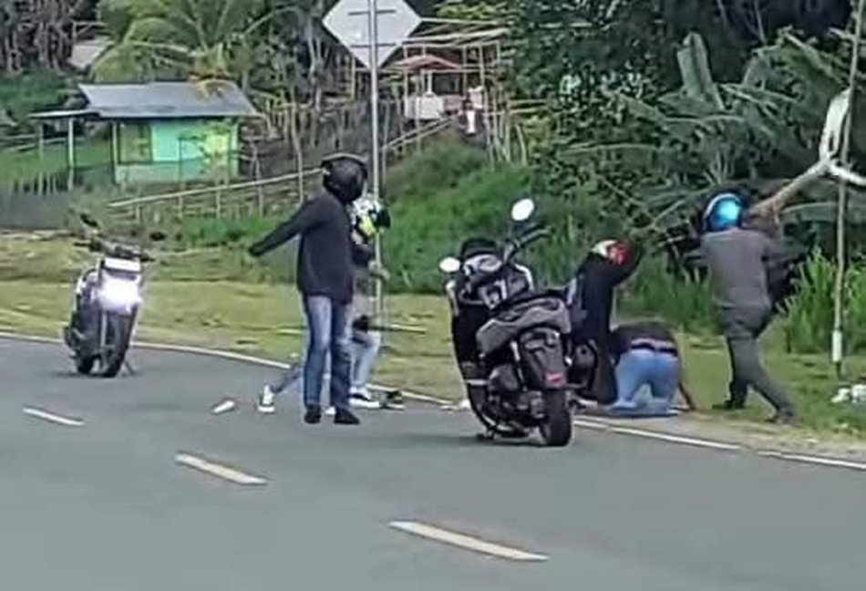 Aksi kekerasan menimpa seorang aktivis saat mengawasi dugaan praktik ilegal di wilayah Gorontalo.(tangkapan layar video)