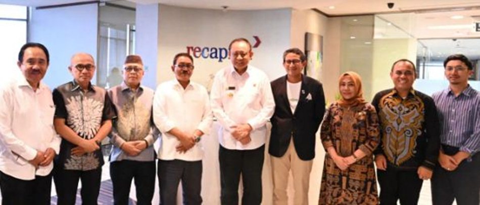 Gubernur Gorontalo, Gusnar Ismail, bersama Bupati dari Kabupaten Gorontalo,   Boalemo, Pohuwato, dan Gorontalo Utara, saat bertemu  Sandiaga Uno di kantor Recapital Group, Jakarta. (Foto:Ist)