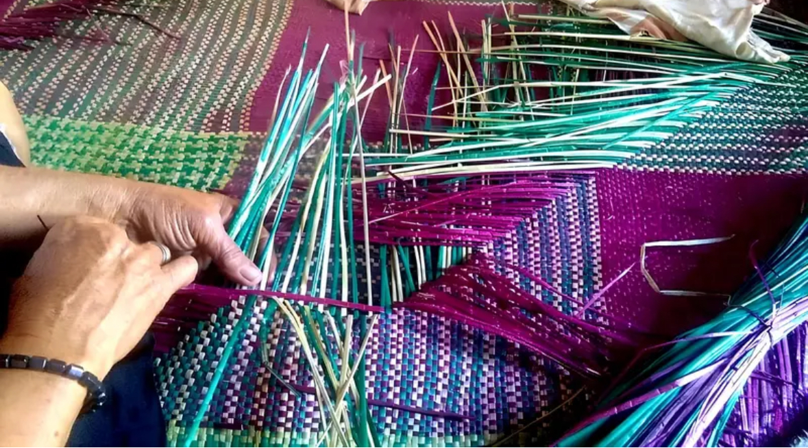 Amongo atau tikar anyaman tradisional Gorontalo yang terbuat dari tumbuhan rawa (Arfandi Ibrahim/Liputan6.com)