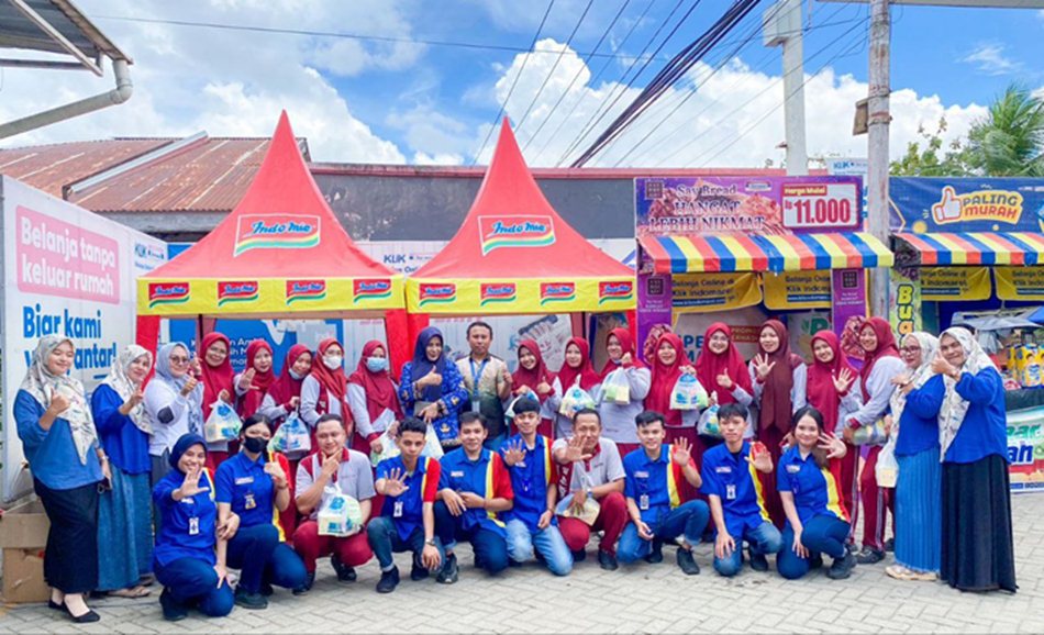 Puskesmas   Paguyaman bekerja sama dengan Indomaret Paguyaman menggelar kegiatan pelayanan  kesehatan terpadu di Desa Sosial.(F:umas)