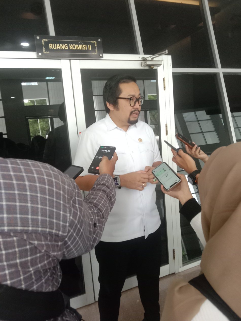 Sekretaris Komisi II DPRD Provinsi Gorontalo Erwin Ismail (F: G-Jp)