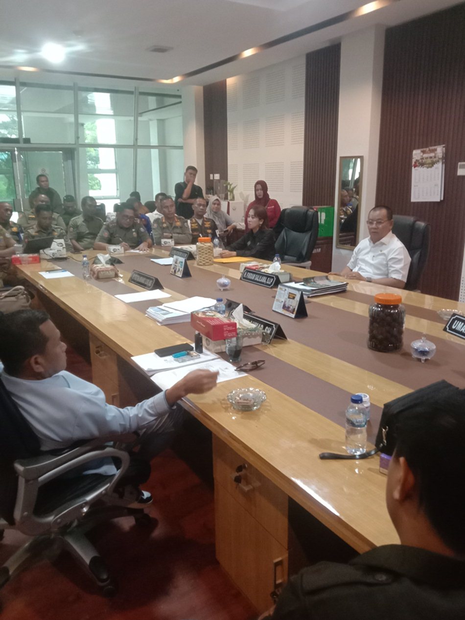 Komisi I DPRD Provinsi Gorontalo, menggelar rapat kerja dengan Satpol PP Provinsi Gorontalo dan Badan Kepegawaian Daerah (BKD) Provinsi Gorontalo.(F:Gp-Jp)