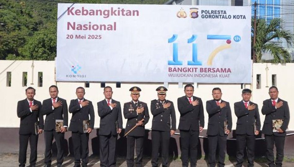 9 Polisi di Gorontalo Terima Penghargaan.(F:hms-pol)
