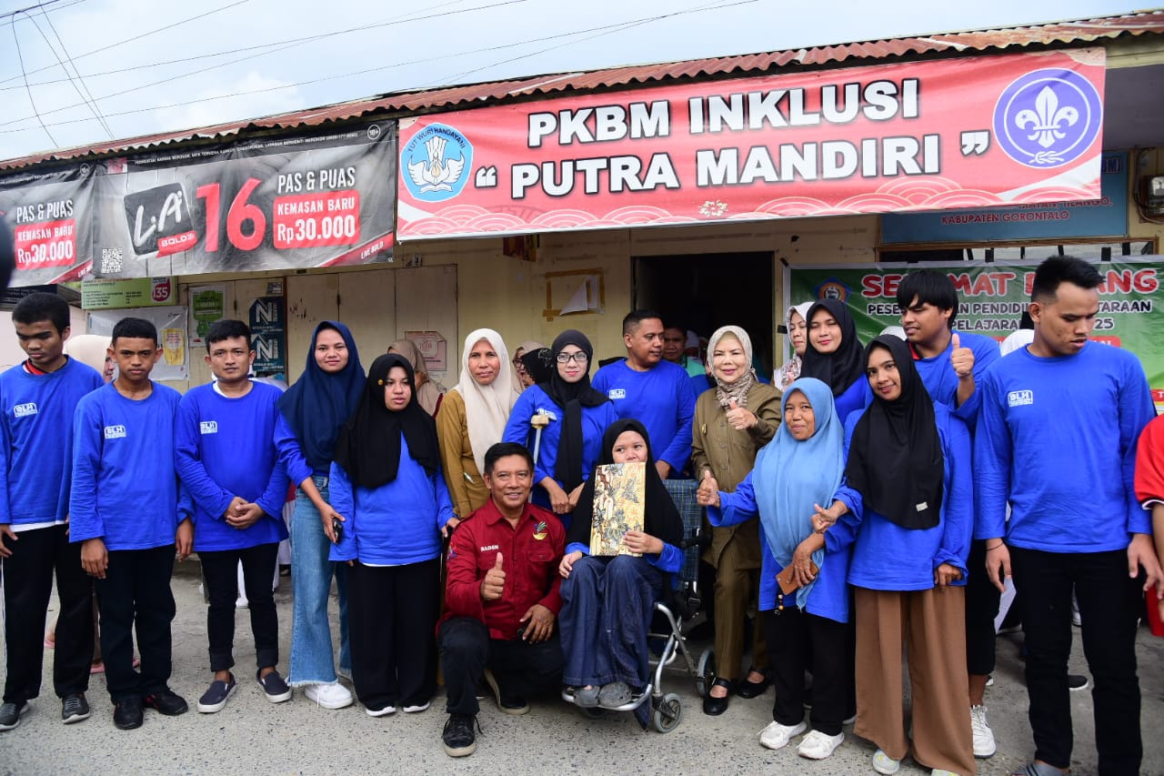 Wakil Gubernur Gorontalo Idah Syahidah Rusli Habibie bersama para anak anak Disabilitas. Foto &ndash; Nova Diskominfotik