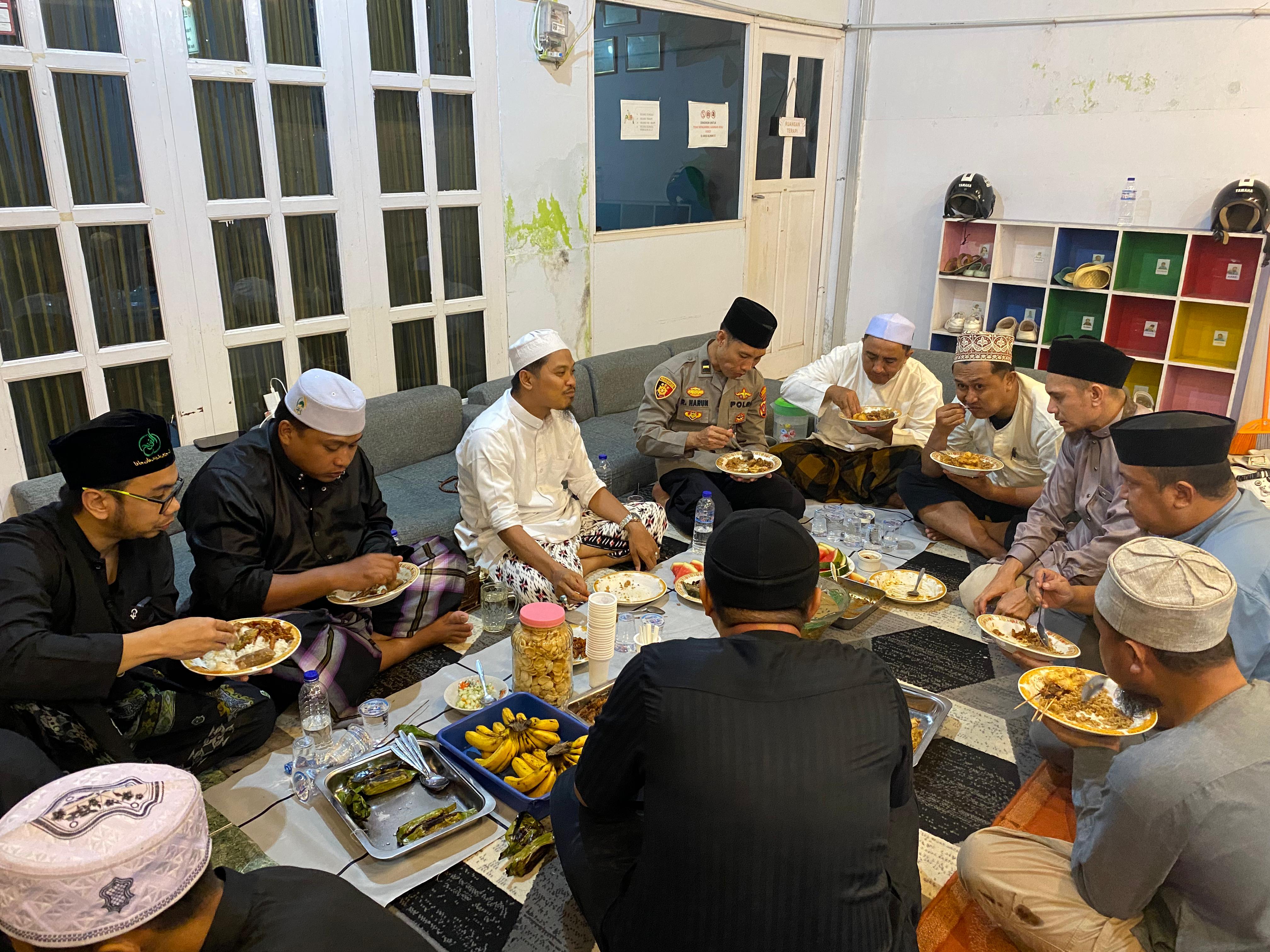 Dalam Rangka menyambut datangnya bulan Dzulhijjah 1446 Hijriah yang jatuh pada Rabu 28 Mei 2025, Majelis Taklim Al Berkah Gorontalo melaksanakan kegiatan keagamaan