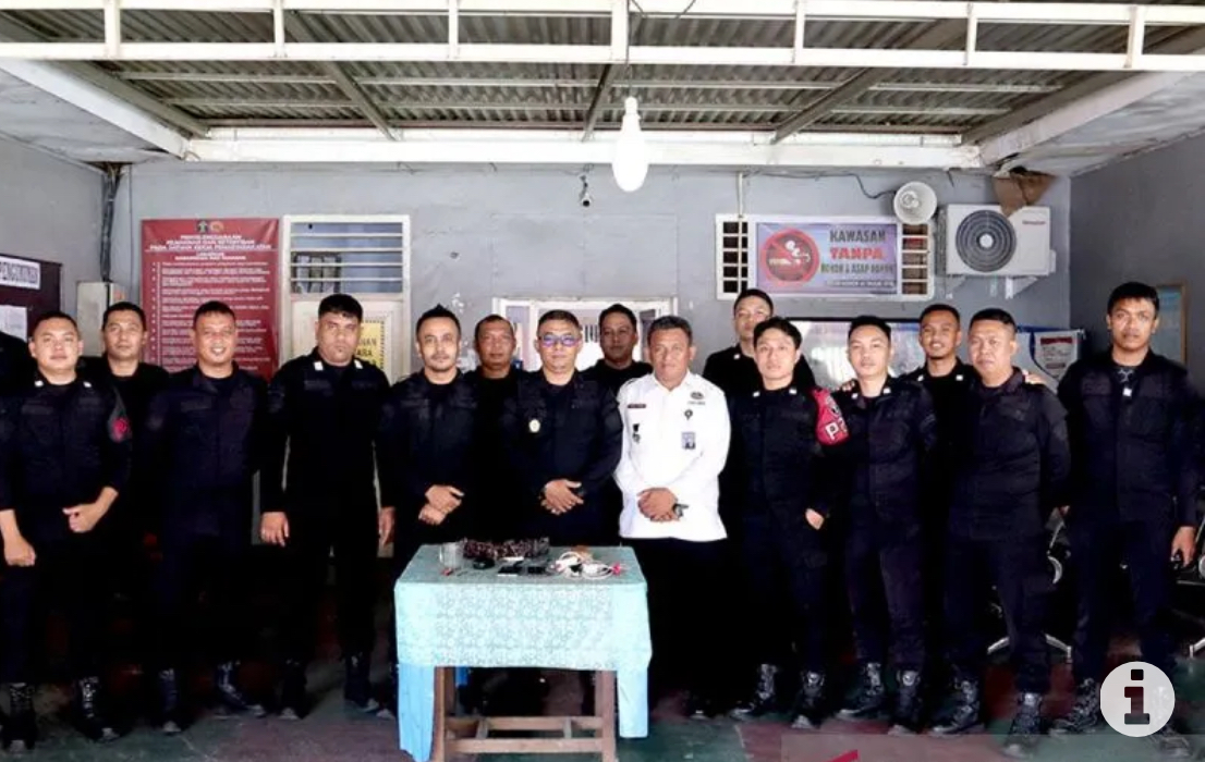 Kepala Lembaga Pemasyarakatan (Kalapas) Kelas IIA Gorontalo Sulistyo Wibowo usai rapat bersama Kepala Kesatuan Pengamanan Lapas dan seluruh jajaran pengamanan.