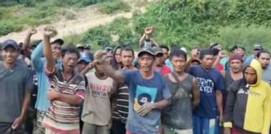 Tangkapan layar video yang viral di media sosial penambang dari Kabupaten Pohuwato menyuarakan harapan mereka kepada Presiden Prabowo Subianto.