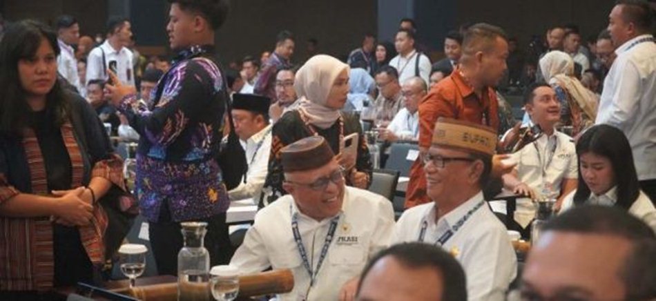 Bupati Ismet Mile Saat menghadiri Musyawarah Nasional (Munas) ke-VI Asosiasi Pemerintah Kabupaten  Seluruh Indonesia (APKASI) di The Sentra Hotel, Minahasa Utara.(F:AKP)