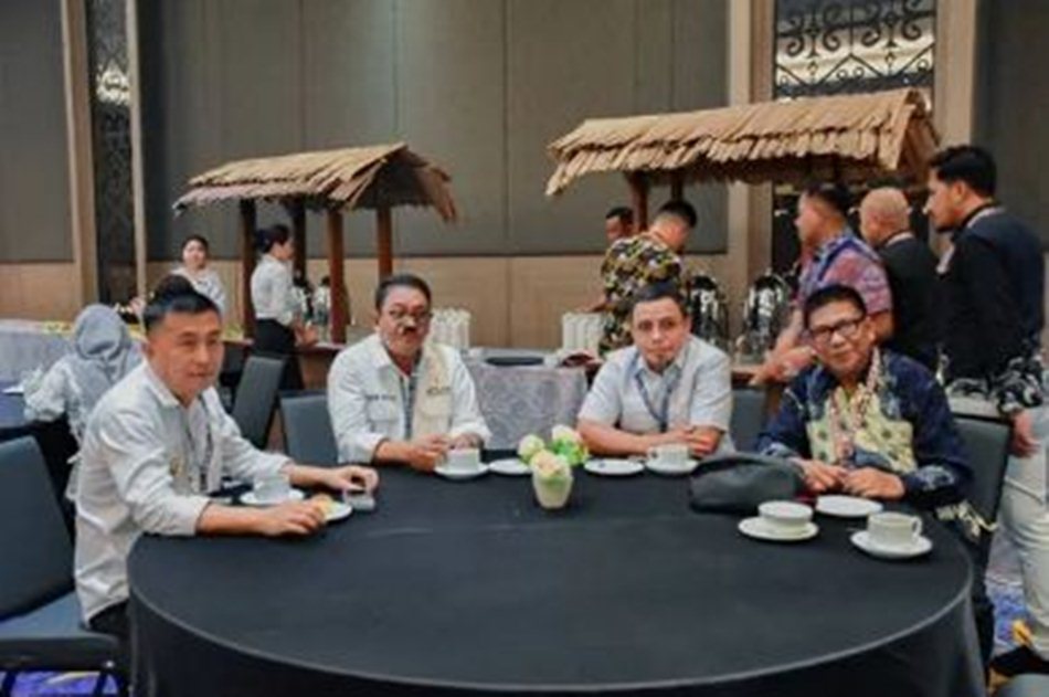 Bupati Boalemo, Drs. Rum Pagau, menjadi sorotan dalam sidang pleno ke-IV yang membahas pemilihan Ketua Umum APKASI periode 2025&ndash;2030.(F:Akp)
